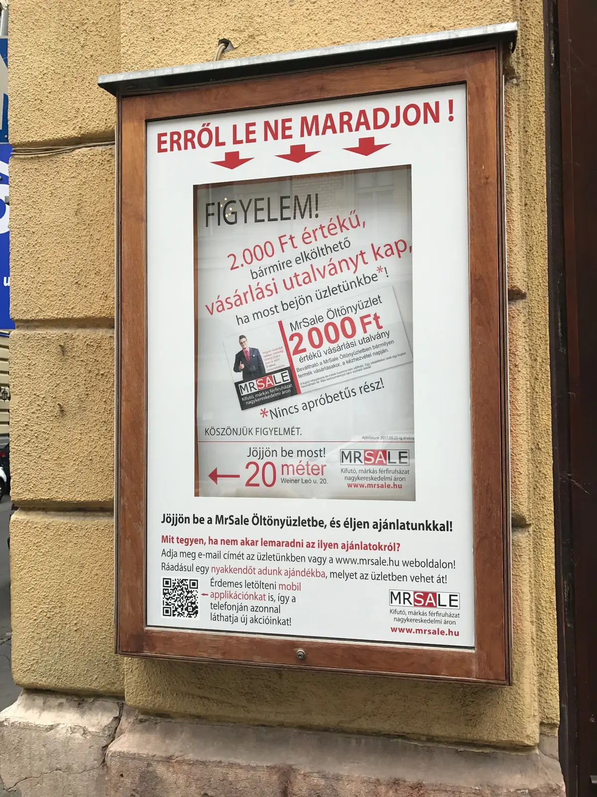 Azonnali vásárlási utalványt és lemaradást hangsúlyozó plakát